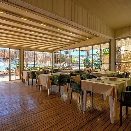 Hotel Halikarya & Restaurant